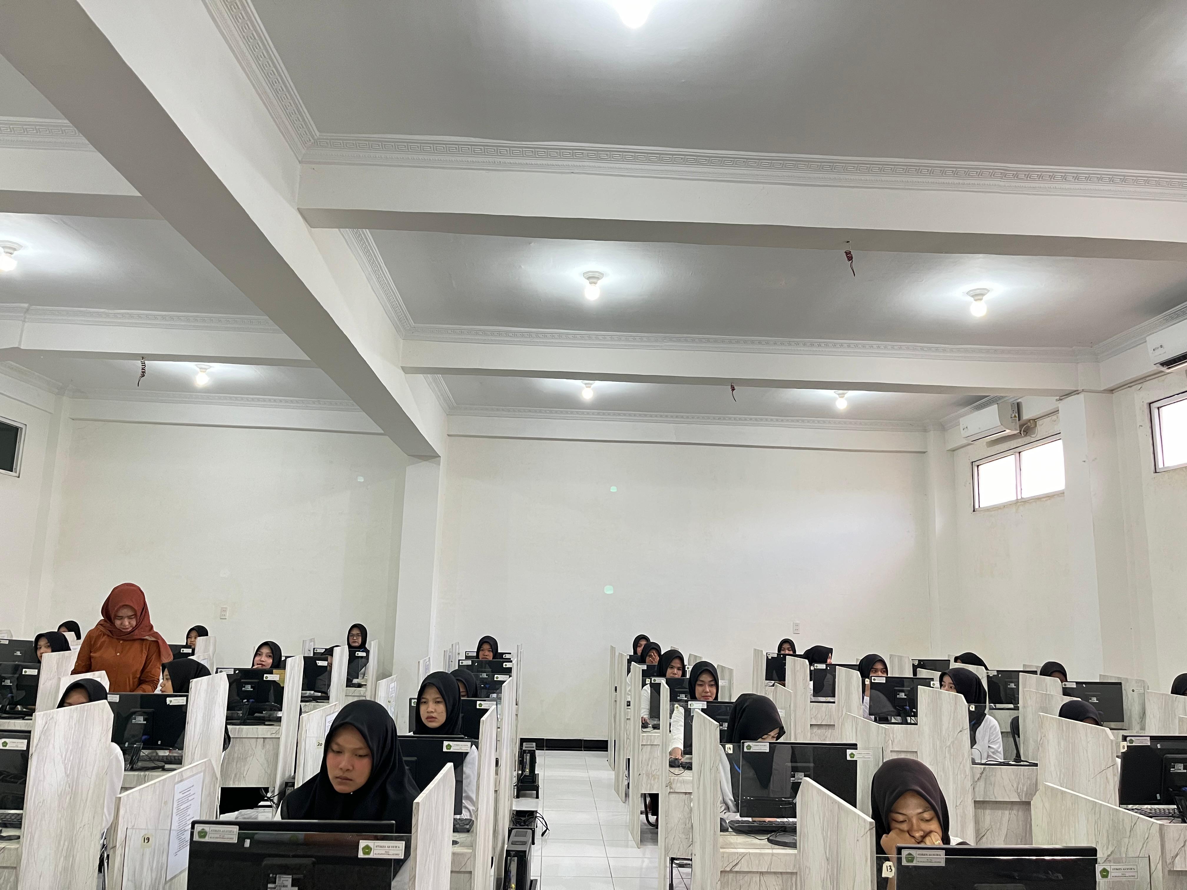 Pelaksanaan Ujian Tulis dan Tes Buta Warna Gelombang III STIKes As Syifa Kisaran Tahun Akademik 2026/2027