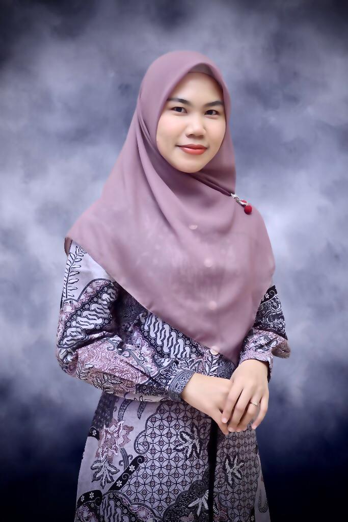 Apt. Azurah Pratiwi, S.Farm
